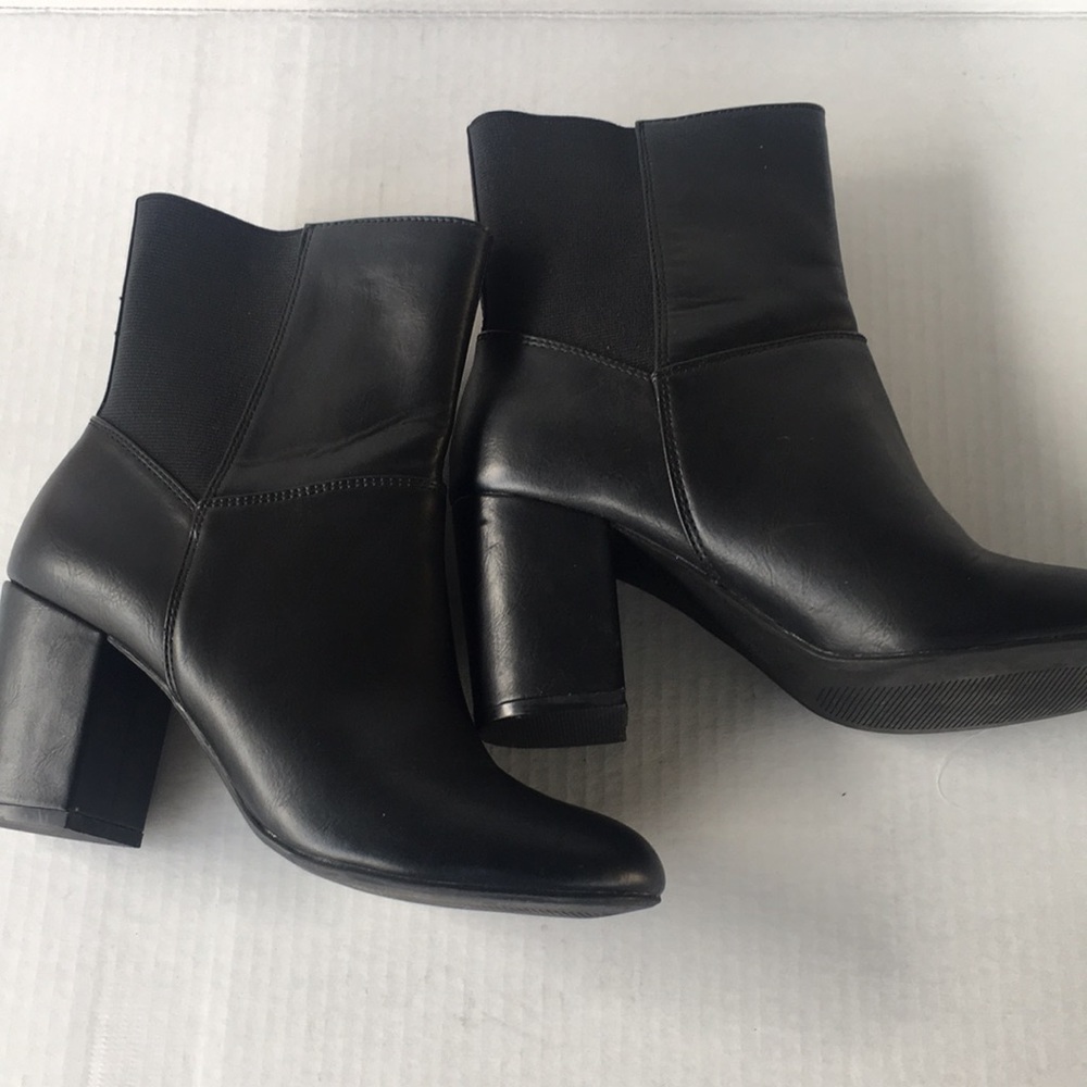 *Sold* Black ankle boots